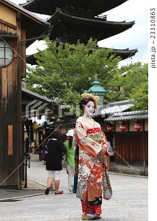 舞妓姿の女性 舞妓姿の女性 23310865