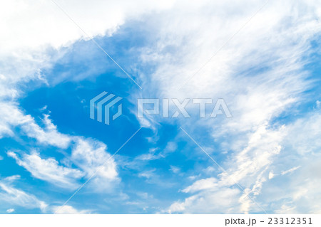 ゲリラ豪雨の後 大雨の後 晴れ お天気 初夏の空 コピースペース 文字スペース ゲリラ豪雨の後 大雨の後 晴れ お天気 初夏の空 コピースペース 文字スペース 23312351