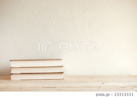 Book on wood table - vintage style tone Book on wood table - vintage style tone 23313331