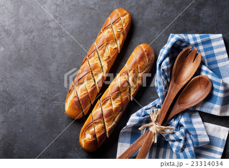 Sliced bread and utensil 23314034