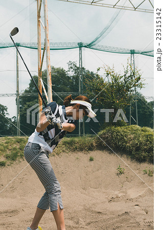 Japanese woman golfer , housewife 23315142