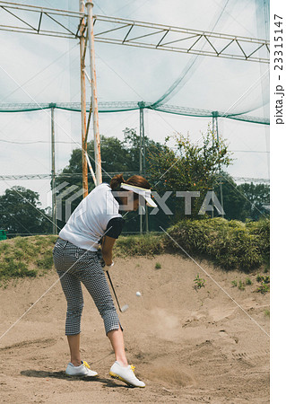 Japanese woman golfer , housewife 23315147