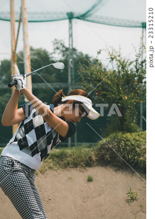 Japanese woman golfer , housewife 23315210