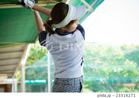 Japanese woman golfer , housewife 23316271