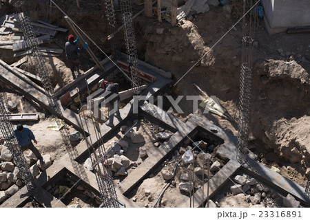 Worker make building 23316891