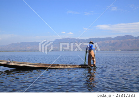 インレー湖の漁業　ミャンマー 23317233