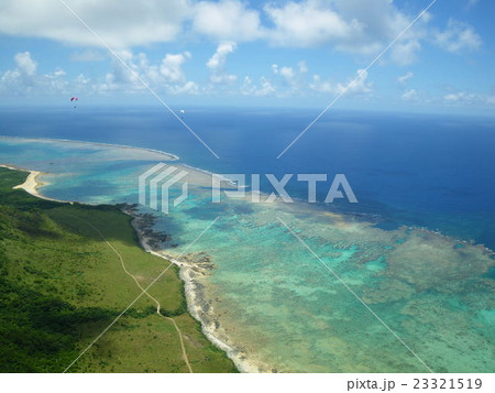 南の島でパラグライダー 南の島でパラグライダー 23321519