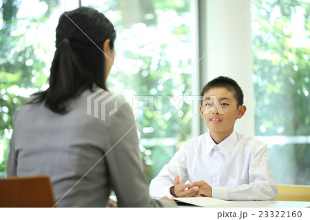 中学生の個人面談 中学生の個人面談 23322160