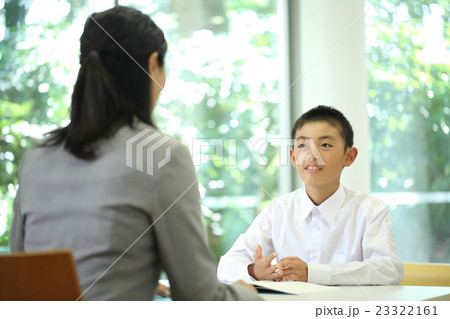 中学生の個人面談 23322161