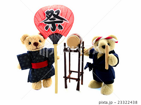 和太鼓を演奏する男の子と大うちわを持つ女の子 和太鼓を演奏する男の子と大うちわを持つ女の子 23322438