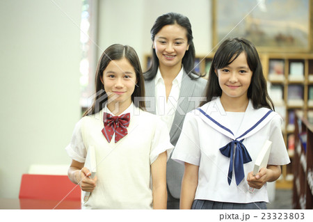 中学生と先生 中学生と先生 23323803