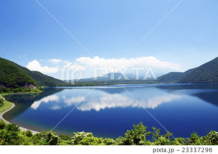 夏の本栖湖 23337296