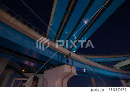 京都府久世郡久御山町の久御山ジャンクションの夜景の写真 京都府久世郡久御山町の久御山ジャンクションの夜景の写真 23337475