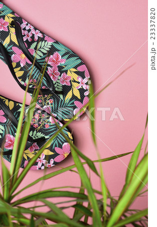 flower-patterned flip-flops flower-patterned flip-flops 23337820