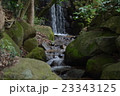 小さな滝と清水の小川 23343125