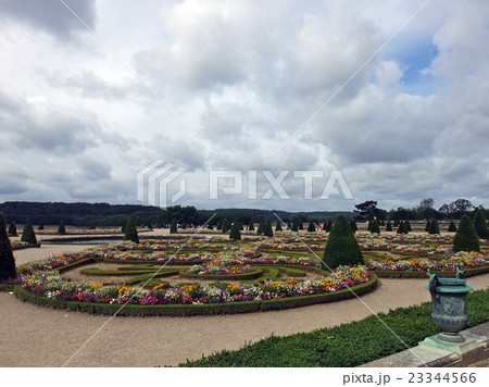 ヴェルサイユ宮殿　庭園と空 23344566