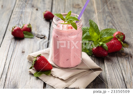 Strawberry milkshake. 23350509
