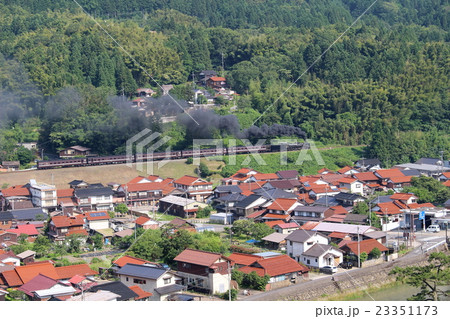 山口線、津和野の町を行くC571やまぐち号　島根県 23351173