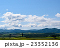 初夏の青空と美瑛の丘 23352136