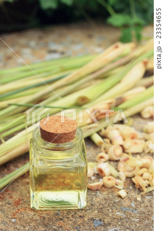 lemon grass essential oil 23354655