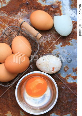 Fresh egg and duck eggs Fresh egg and duck eggs 23354796