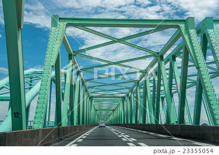 高速道路を走行中 揖斐長良川橋 高速道路を走行中 揖斐長良川橋 23355054