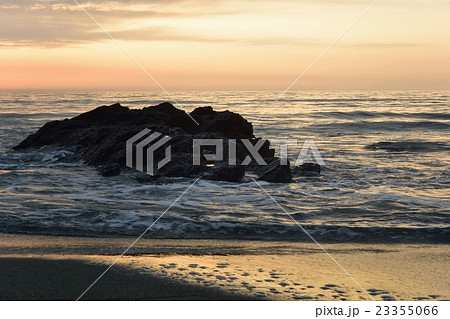 小磯のある浜辺 23355066