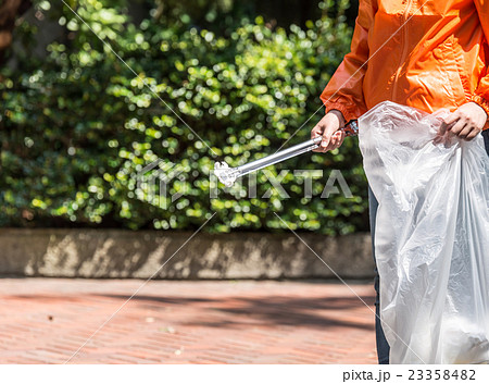 ゴミ拾い 23358482