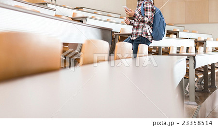 大学の講堂 23358514