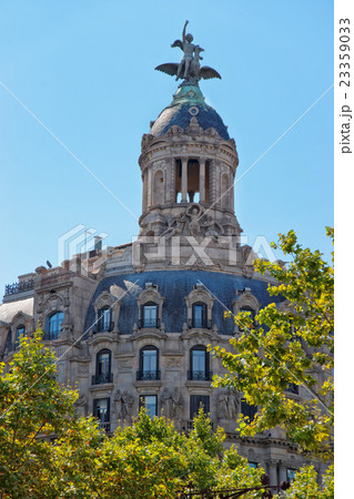Union y el Fenix Espanol Building  23359033
