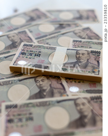 お金　札束 23359810