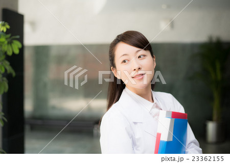 白衣 女性 白衣 女性 23362155