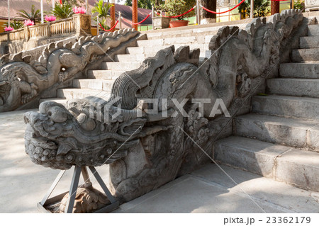 タンロン遺跡（ハノイ城跡）の敬天殿に残る龍の階段 23362179