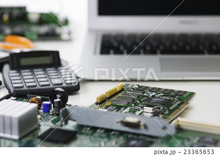 基盤　基板　パソコン　ビジネス　テクノロジー　オフィス　電子部品　半導体 23365653