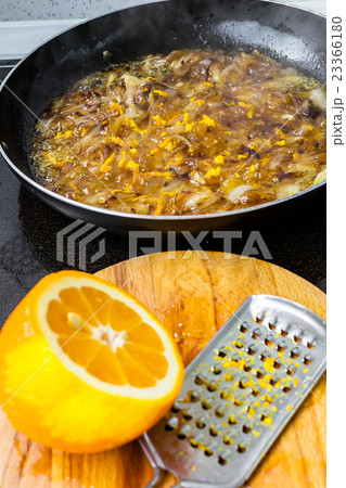 Confit onions 23366180