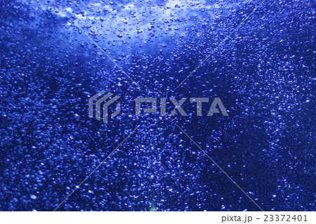 水中の泡 23372401