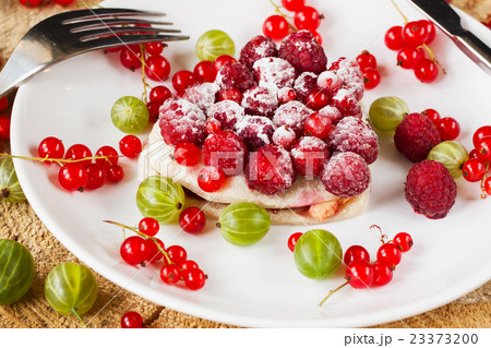 Fruit tart on white plate, viewed from above Fruit tart on white plate, viewed from above 23373200