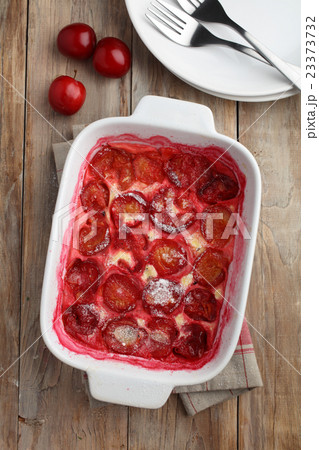 Plum clafoutis 23373732