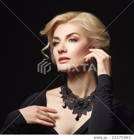 Girl with natural makeup and hairdo Girl with natural makeup and hairdo 23375963