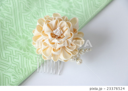 つまみ細工の簪 23376524