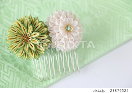 つまみ細工の簪 23376525