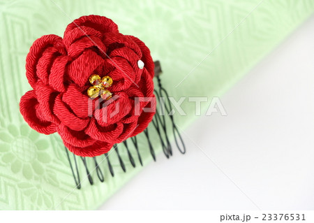 つまみ細工の簪 23376531
