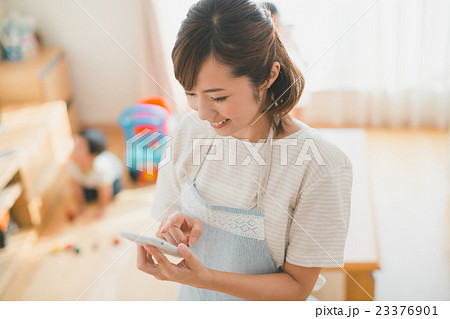Japanese woman golfer , housewife 23376901