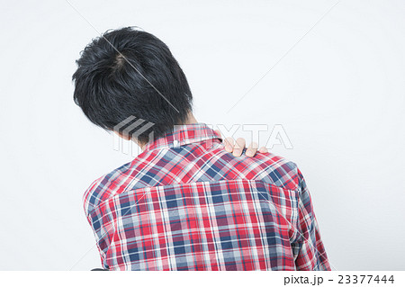 若い男性(肩こり) 若い男性(肩こり) 23377444