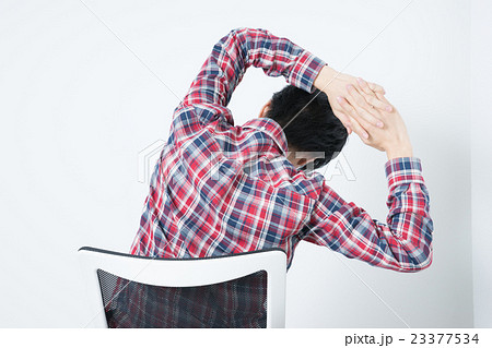 若い男性(ストレッチ) 若い男性(ストレッチ) 23377534