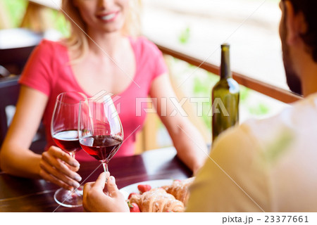 Young man and woman dating in cafe 23377661