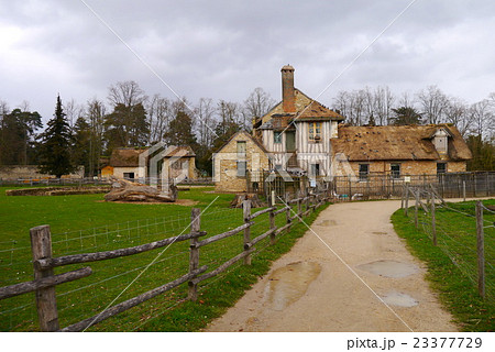 ヴェルサイユ宮殿　王妃の里村 23377729