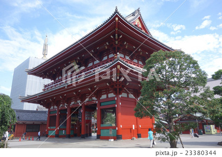 浅草寺の宝蔵門(五重塔は修理中) 浅草寺の宝蔵門(五重塔は修理中) 23380344