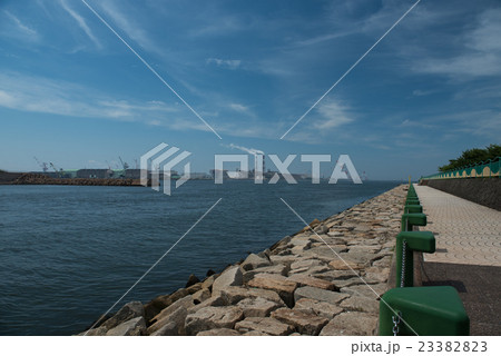 海と遊歩道　（兵庫県加古川市別府町港町） 23382823