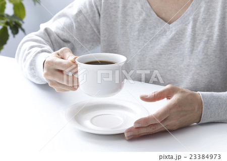 コーヒー豆と一杯のコーヒー コーヒー豆と一杯のコーヒー 23384973